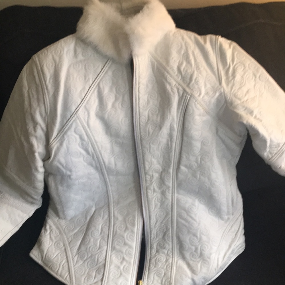 Women’s leather coat, with fur